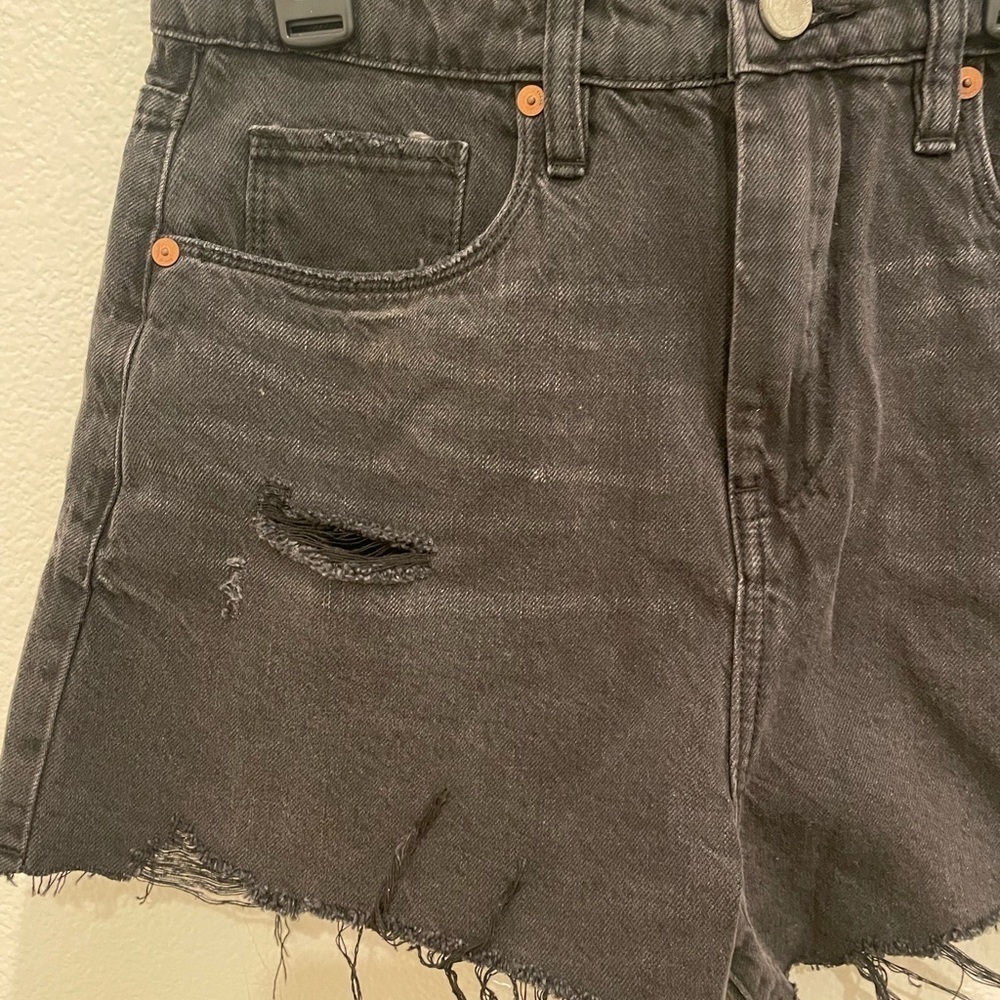 NWT Blank NYC Women’s Black Shorts High Rise Ribcage Short Size 27​​​​​​​ - Picture 4 of 5